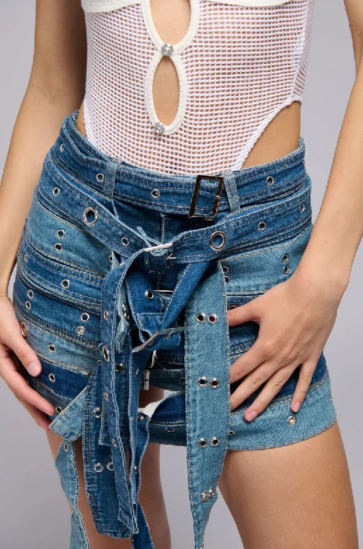 BELTED MULTI DENIM MINI SKORT